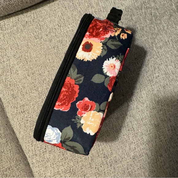 Fulton Bag Co. Floral Lunch Box - Picture 4 of 6